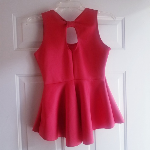 Size LG but fits like small/medium - Picture 2 of 5